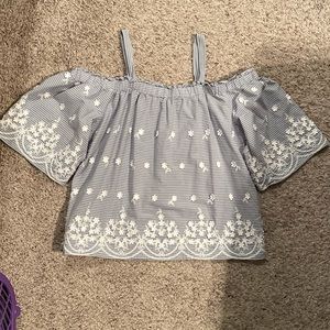 Off shoulder shirt 👚